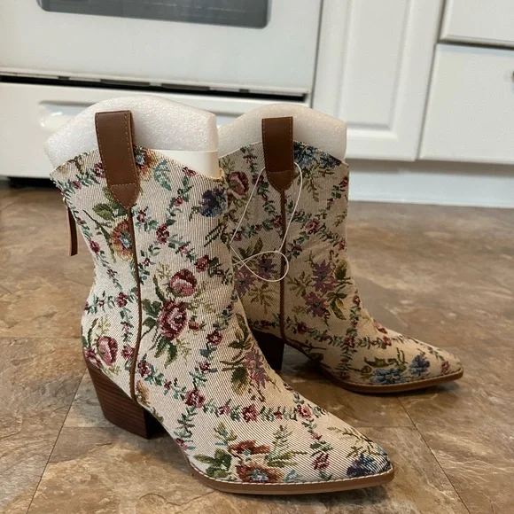 NWT Altar’d State Demi Floral Tapestry Boots - Picture 2 of 7
